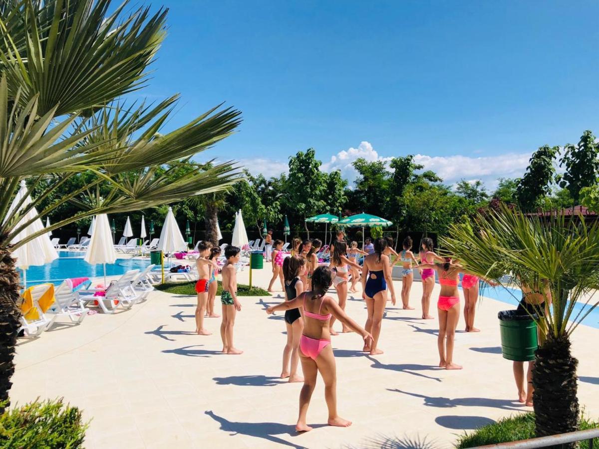 Gardenland Resort Bushat Luaran gambar
